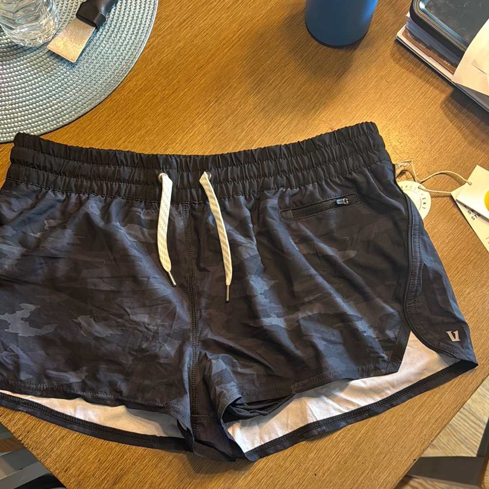 Vuori Black Athletic Shorts with Elastic Waistband - Picture 1 of 2
